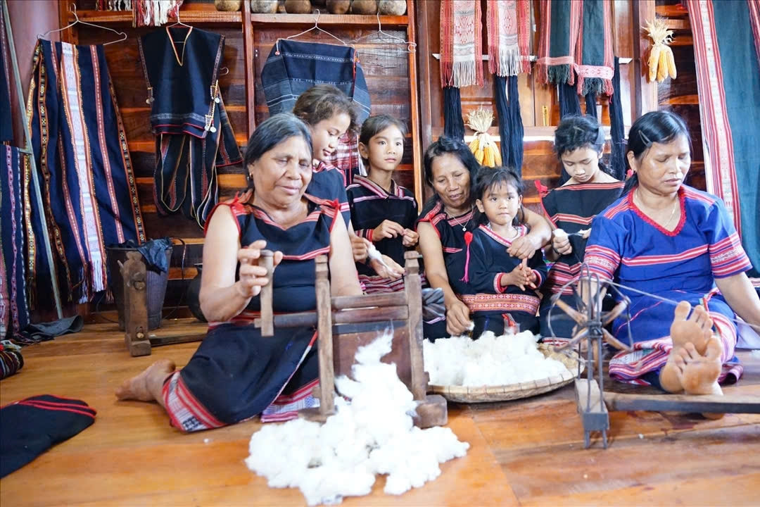  Không resort, không show diễn: Ngôi làng cao nguyên vẫn khiến khách Tây 'mê mẩn' 