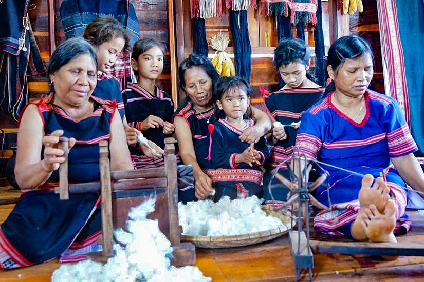 Không resort, không show diễn: Ngôi làng cao nguyên vẫn khiến khách Tây mê mẩn