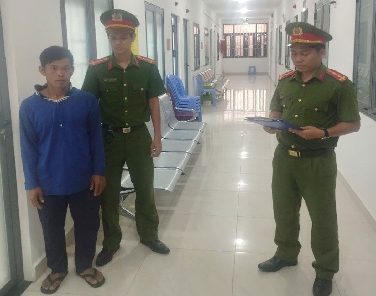 Mâu thuẫn trên tàu cá, dùng dao đâm bạn thuyền trọng thương trên biển ở phú quý.jpg