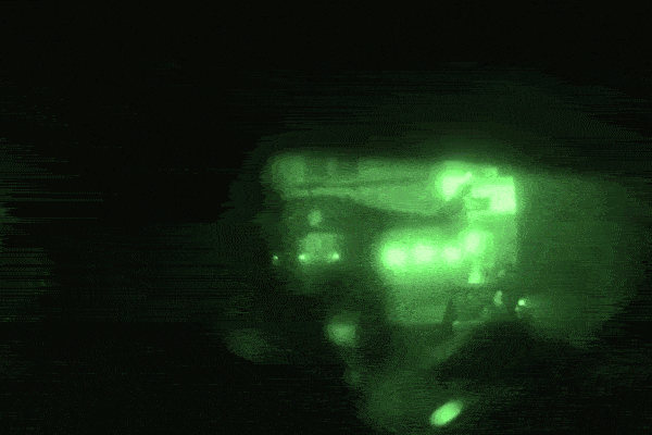 Mỹ tung video lính đổ bộ xuống tàu chở hàng của Iran trong đêm