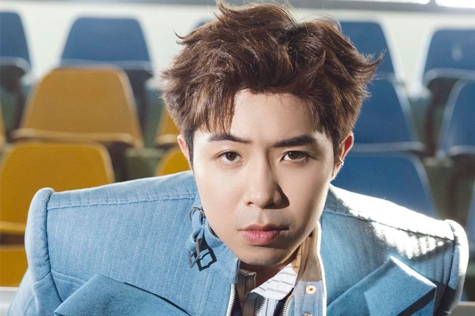 Nam ca sĩ phải hủy sự kiện, dời lịch ra nhạc vì câu rap tục tĩu của B Ray