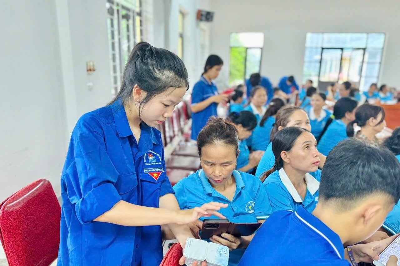 Nghệ An chú trọng 'xóa mù' công nghệ thông tin cho bà con miền núi