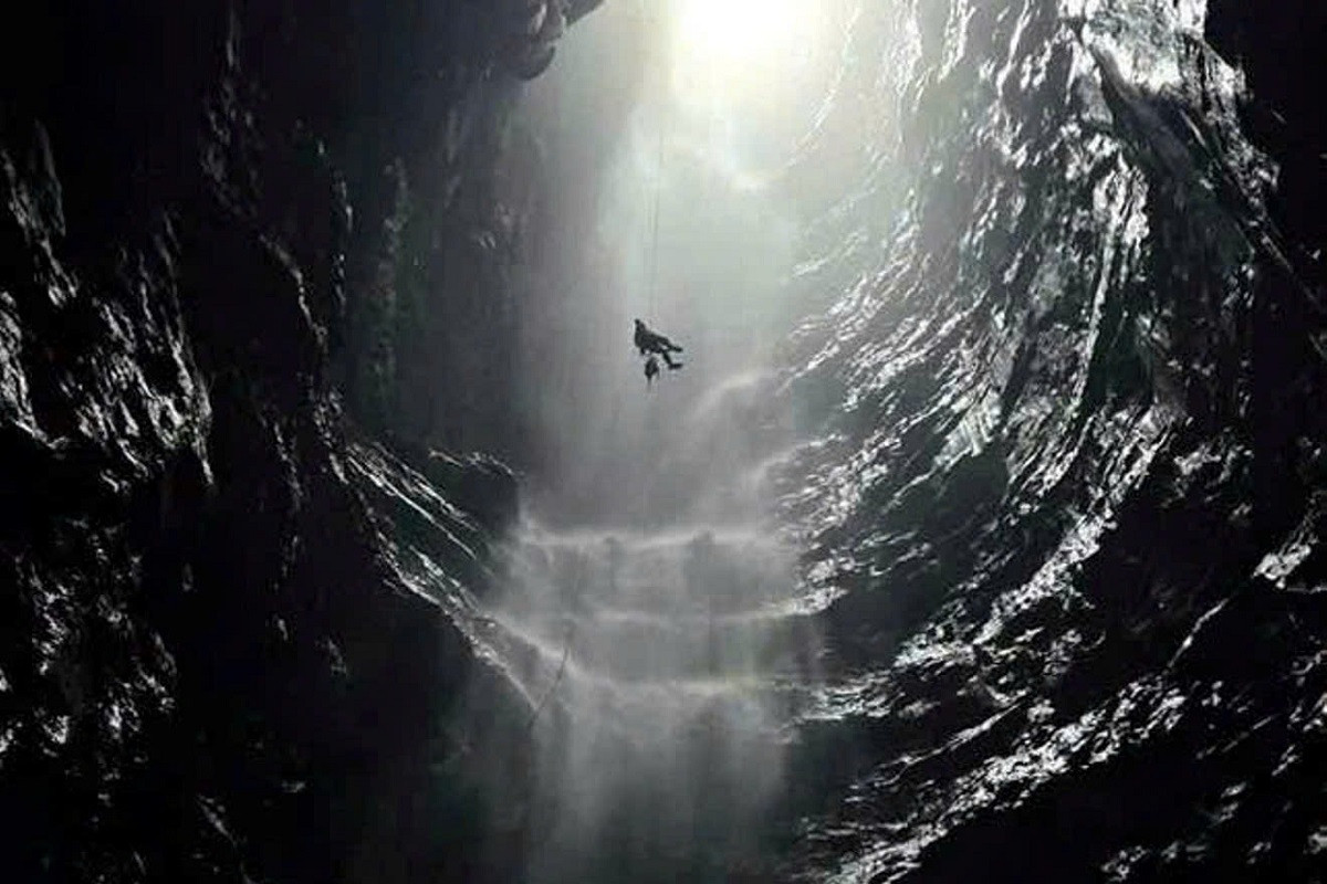 Phát hiện hang động có thác nước cao 350m hiếm gặp ở Phong Nha - Kẻ Bàng