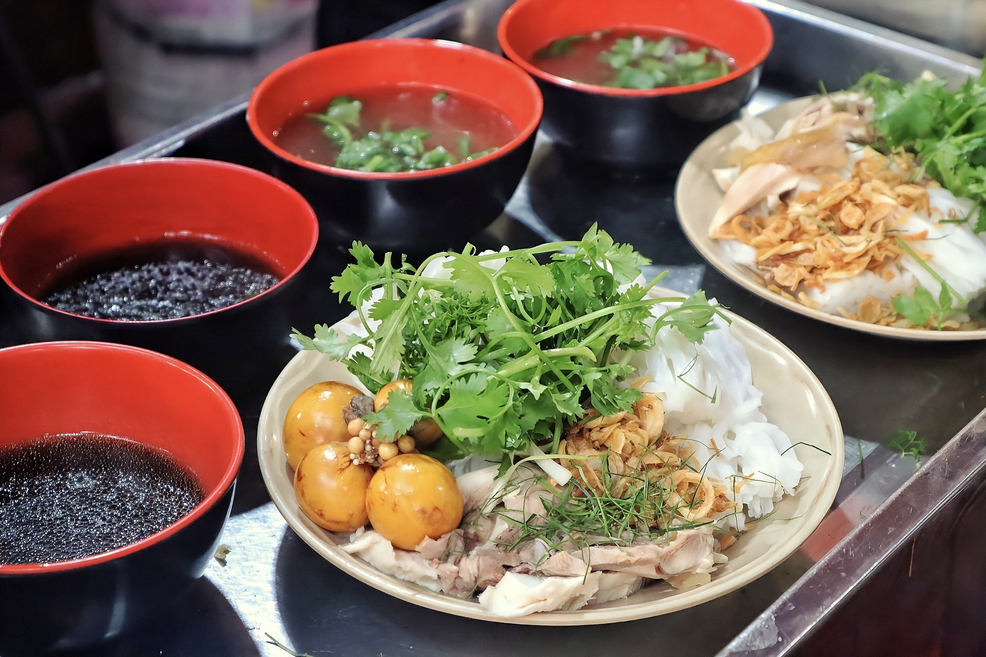 Quán phở gà 34 năm ở Hà Nội, khách tới ăn 5-6 lần mỗi tuần không chán