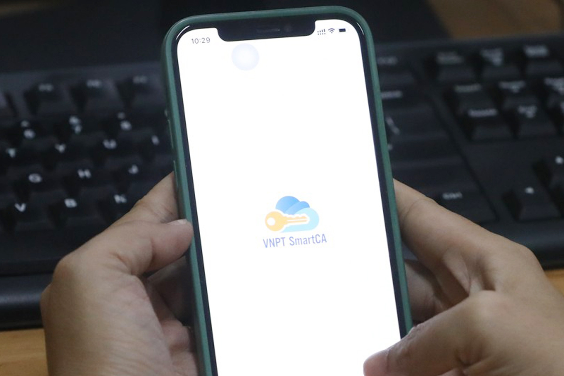 Tây Ninh: Tổ công nghệ số cộng đồng hướng dẫn người dân dùng chữ ký số