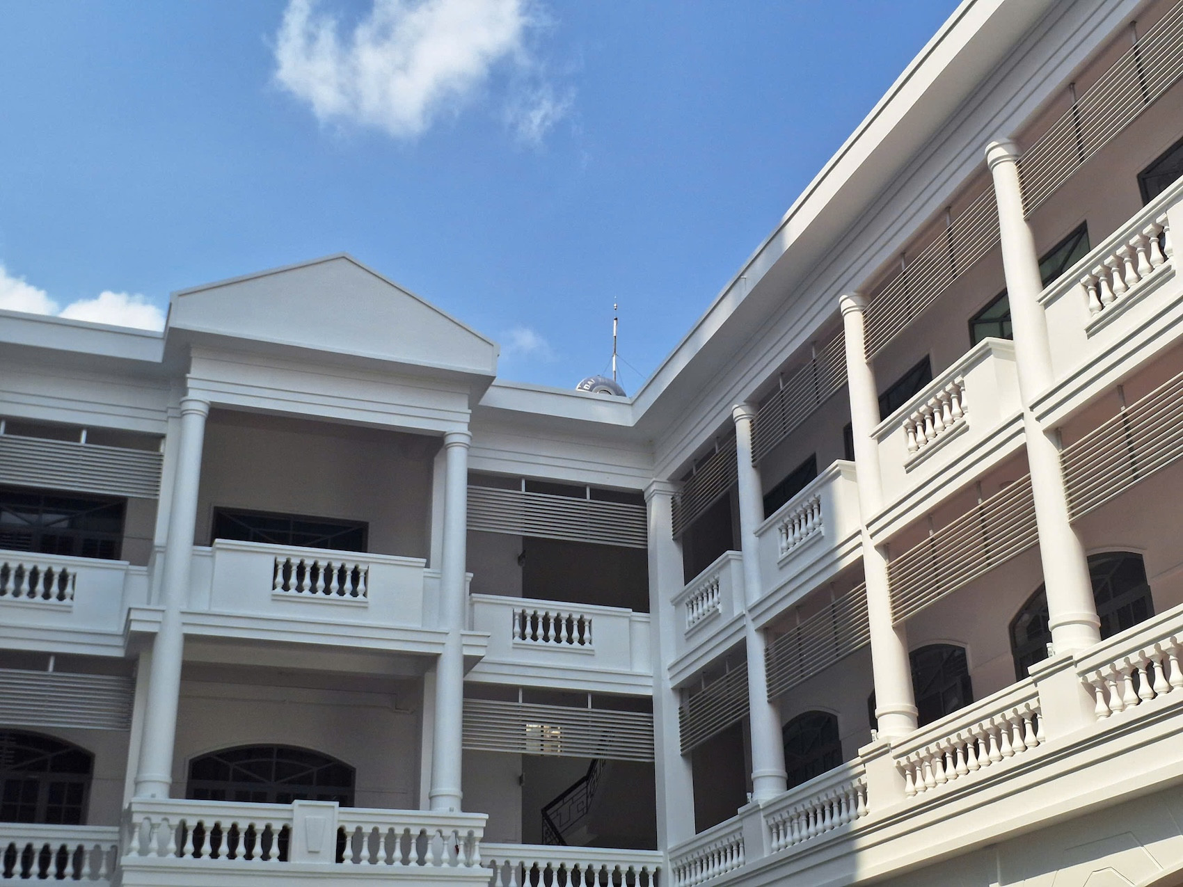 toà án chuyên biệt trung tâm tài chính.jpg