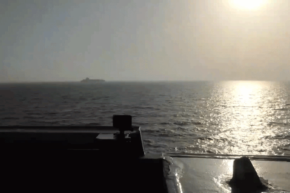 U.S.CentralCommandtrnX  U.S.ForcesDisableVesselAttemptingtoEnterIranianPortViolateBlockade  X Trim ezgif.com resize.gif