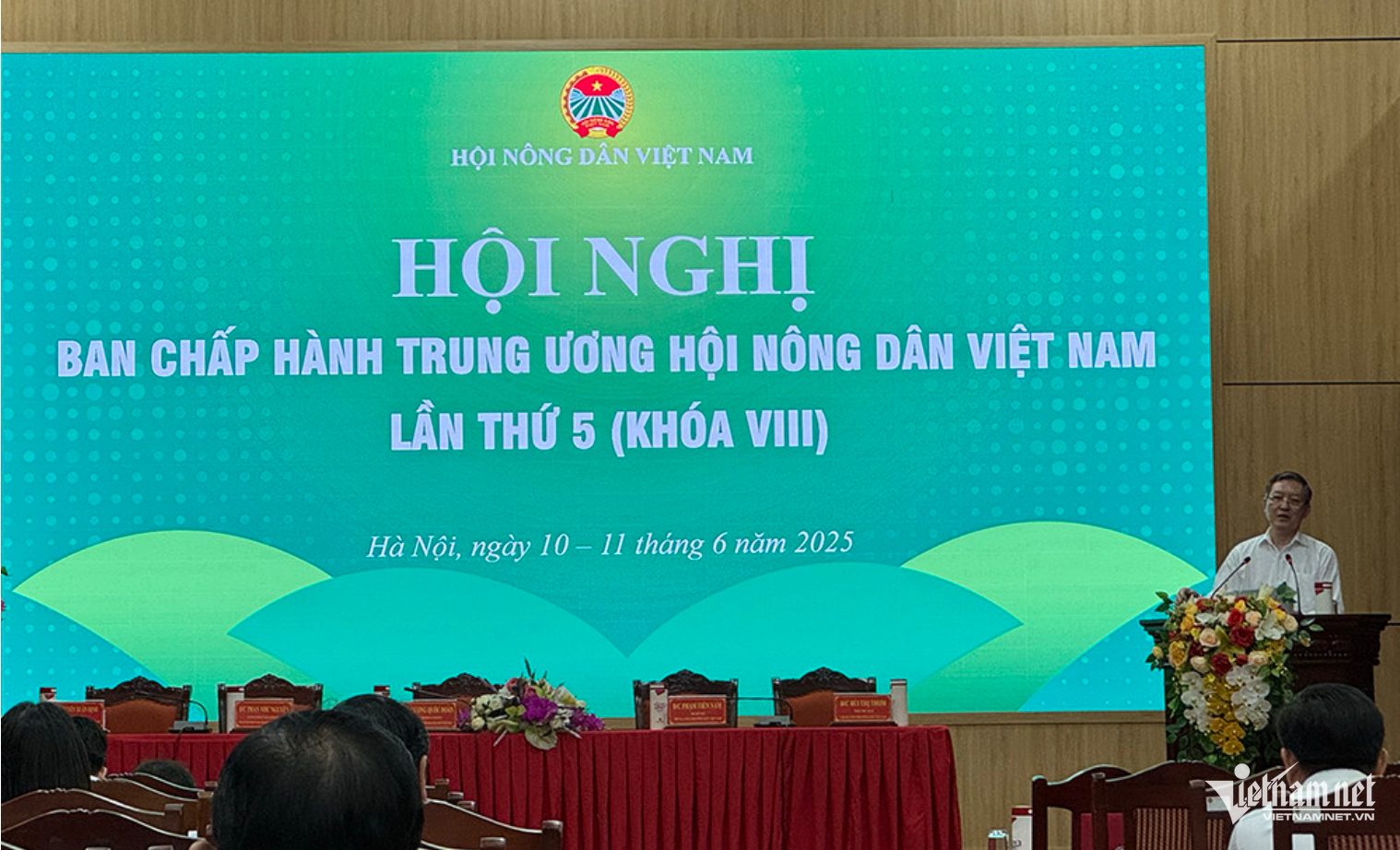 W-hội nghị.png