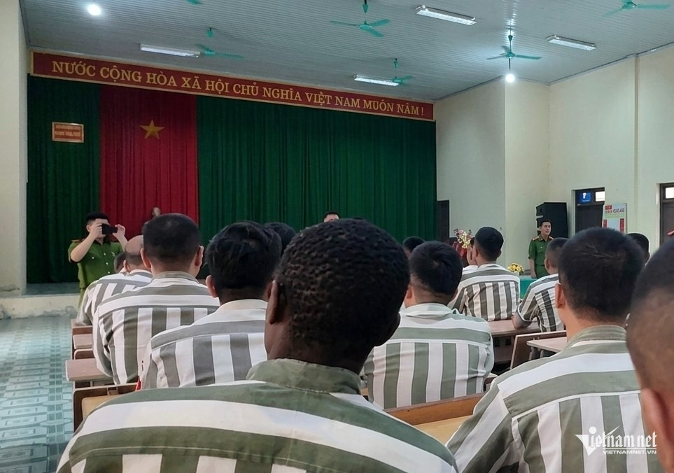 W-Pham nhan quoc tich nuoc ngoai.jpeg