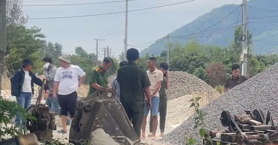 Bi Kịch Gia Đình: Cha Tử Vong, Con Trai Nguy Kịch Sau Vụ Án Mạng Trong Đêm