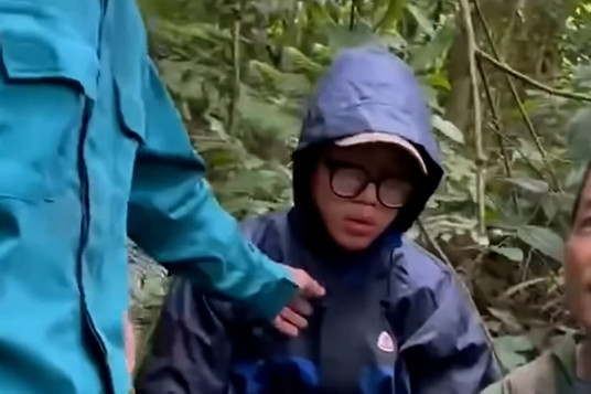 Bản tin trưa 21/4: Tìm thấy nam sinh viên Hà Nội mất tích khi leo núi Tam Đảo