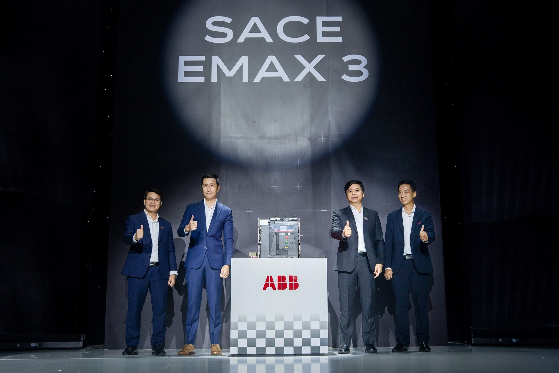 ABB ra mắt dòng máy cắt không khí thế hệ mới SACE Emax 3