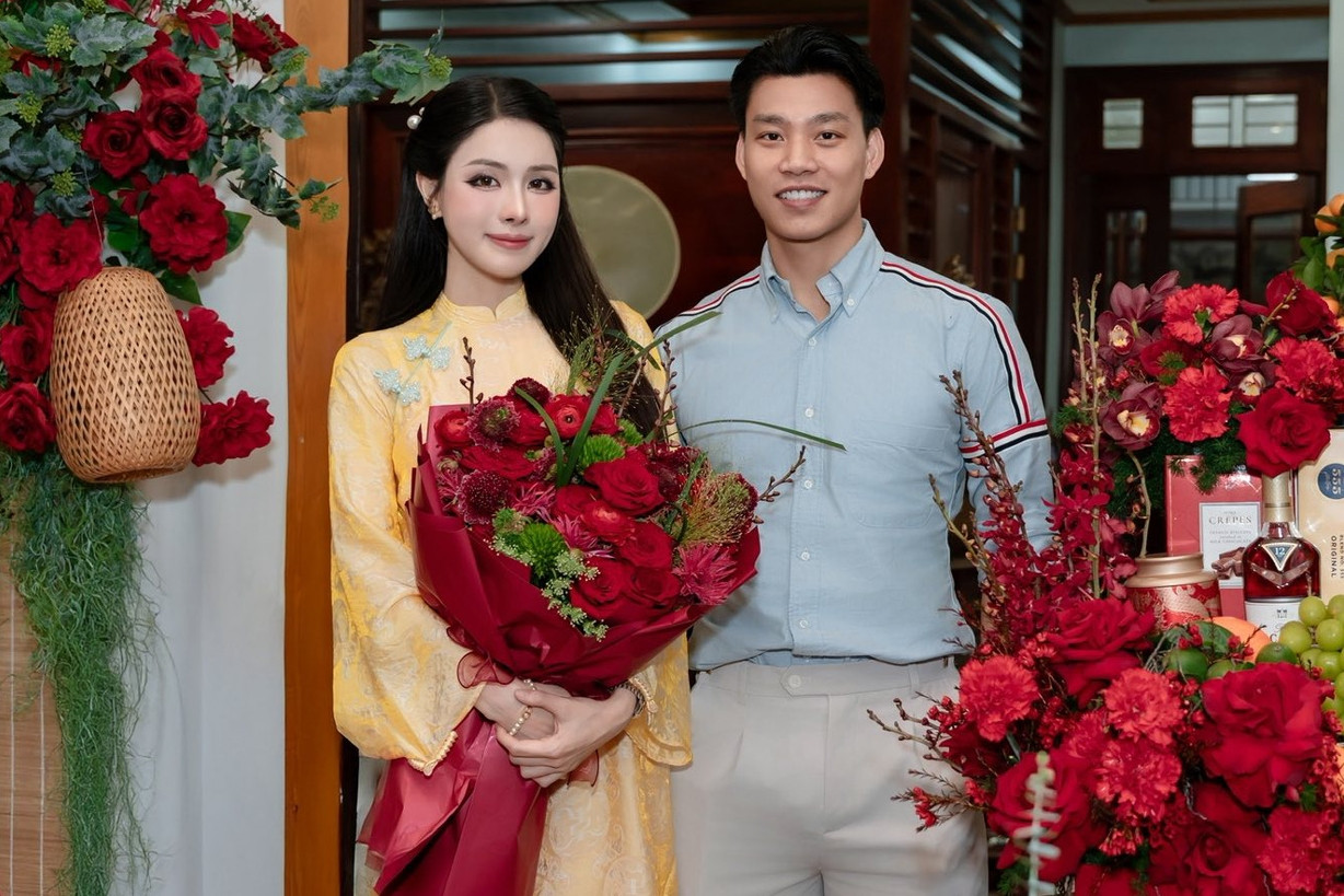 Ảnh dạm ngõ đẹp lung linh của Văn Thanh và bạn gái hotgirl