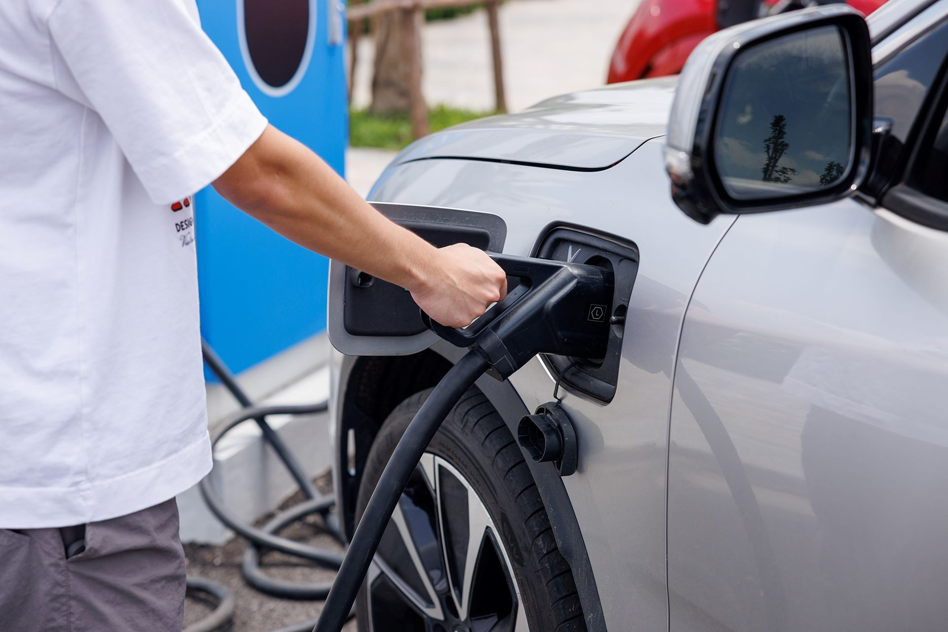 Đặc quyền của chủ xe VinFast: trạm sạc phủ rộng, ‘0 đồng nhiên liệu’ suốt 3 năm