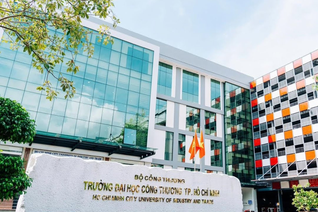  Hiệu trưởng 'thấy có lỗi' với sinh viên, trường chi gần 1 tỷ USD xây cơ sở mới 