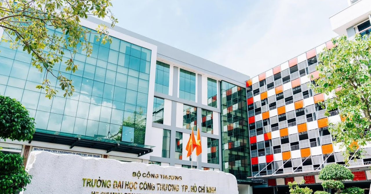 Hiệu trưởng xin lỗi sinh viên, trường chi gần 1 tỷ USD xây cơ sở mới