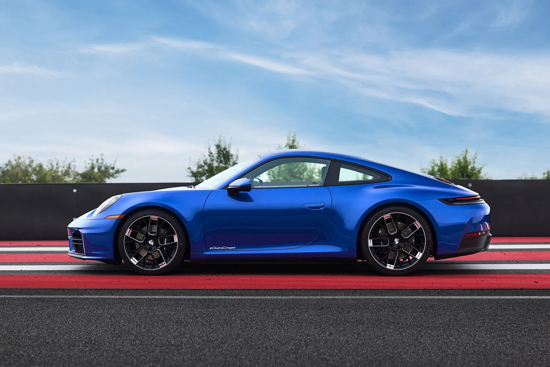 Không phải BMW hay Mercedes, đây mới là hãng xe giữ chân khách hàng tốt nhất