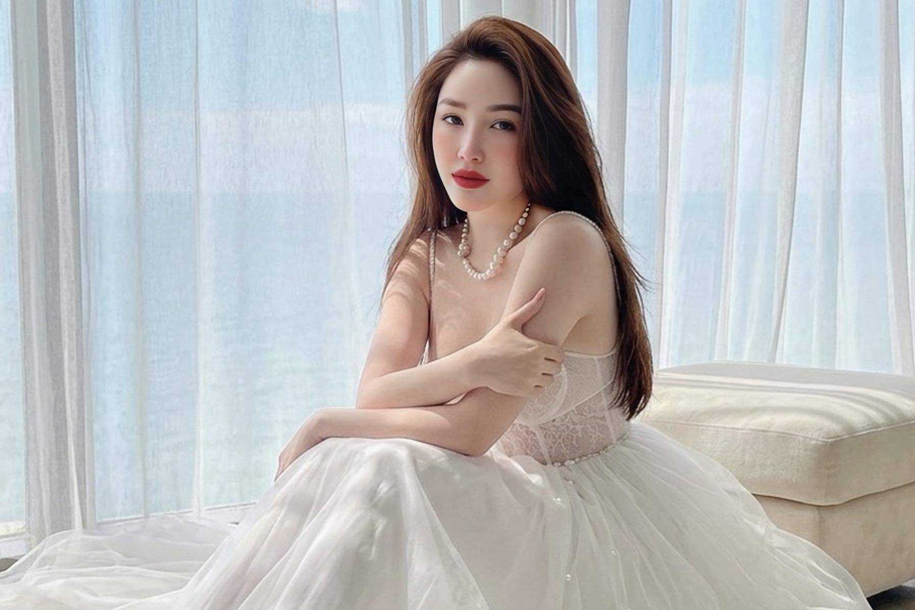 Lần hiếm hoi ca sĩ Thủy Tiên xuất hiện và chia sẻ 'muốn buông bỏ', Bảo Thy sexy