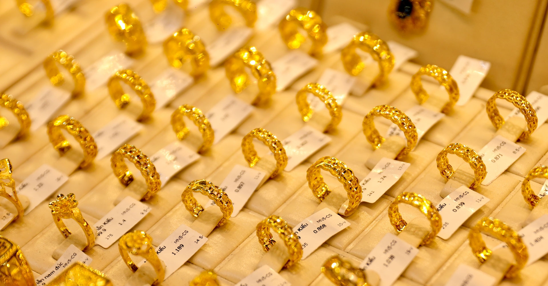 Giá vàng hôm nay 22/4/2026: Giảm mạnh, trong nước có thể rời mốc 170 triệu/lượng