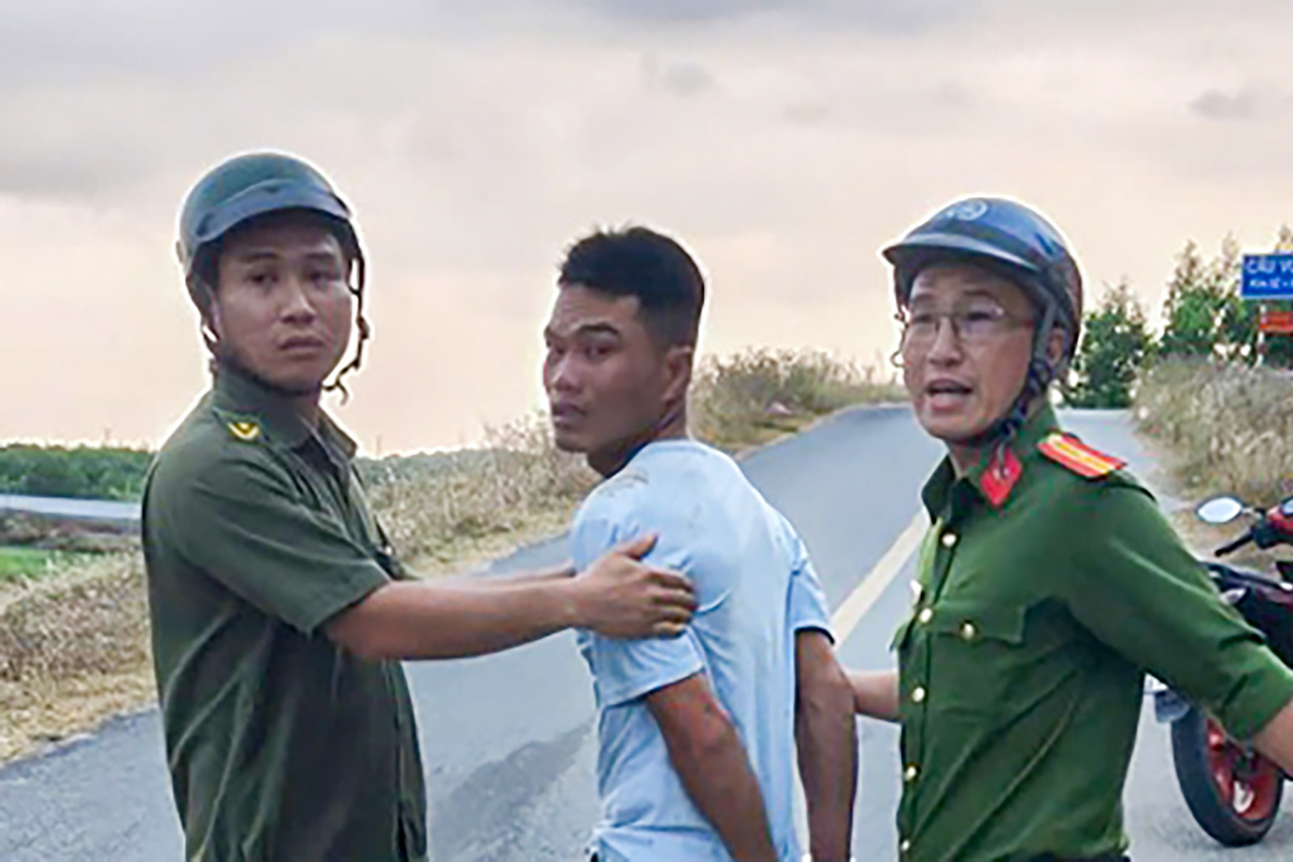 Người chồng đoạt mạng vợ rồi ôm con 9 tháng tuổi bỏ trốn