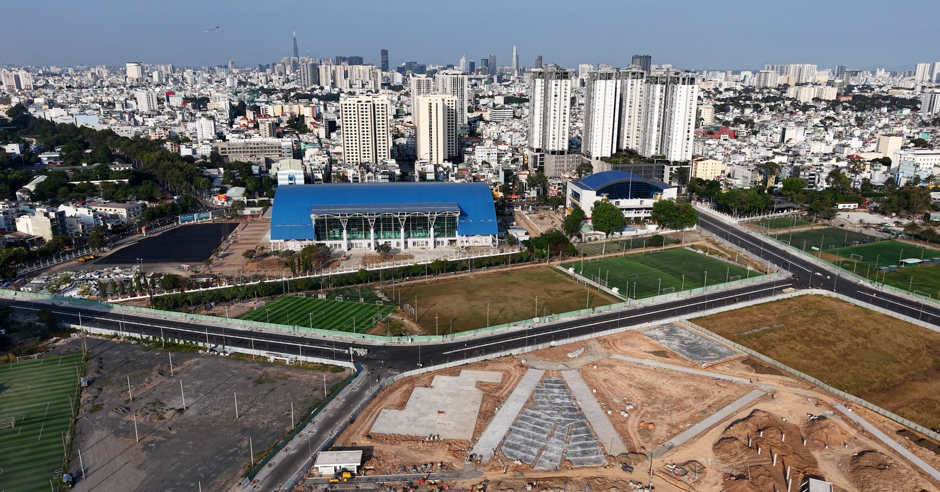 Người dân TPHCM phấn khởi trước diện mạo mới của trường đua Phú Thọ