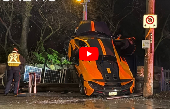 Siêu xe hiếm McLaren 600LT nát đầu sau cú tông cột đèn giữa đêm, tài xế bị bắt