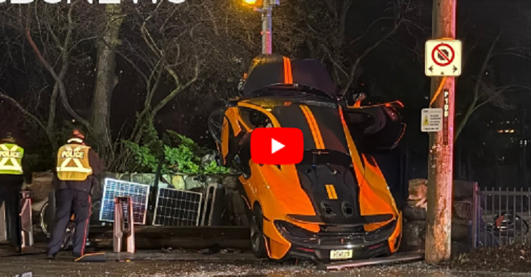 Siêu xe McLaren 600LT húc đổ cột đèn giữa đêm, tài xế bị bắt giữ