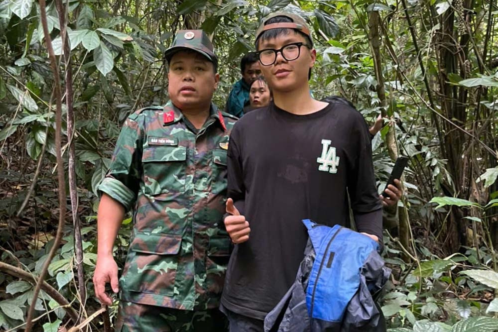  Thiết bị cầm tay của Trung úy quân đội cứu sống nam sinh 19 tuổi lạc ở rừng Tam Đảo 