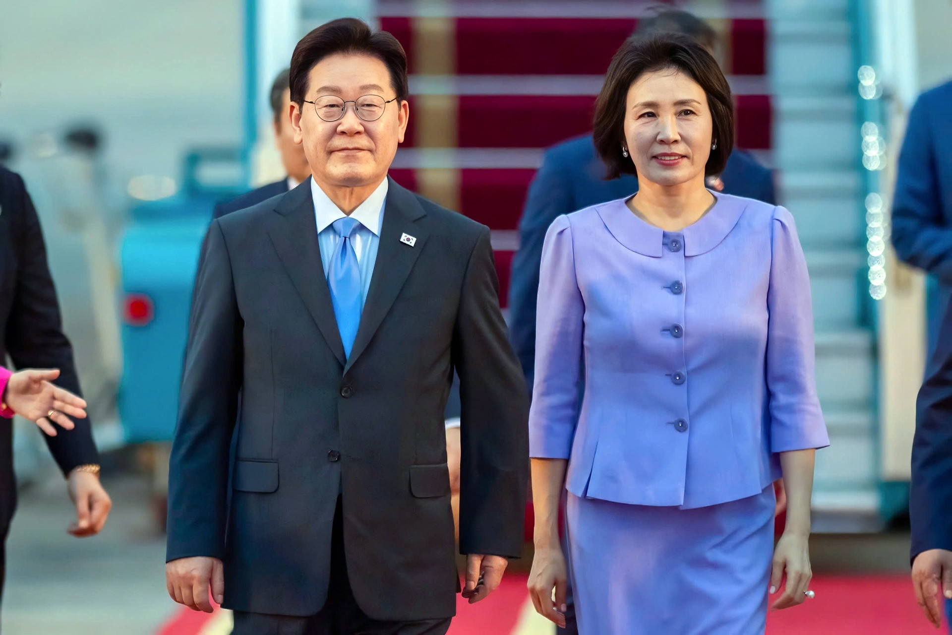Tổng thống Hàn Quốc Lee Jae Myung và phu nhân đến Hà Nội