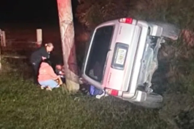 Toyota 4Runner bất ngờ tông trúng cá sấu lao nằm ngang đường