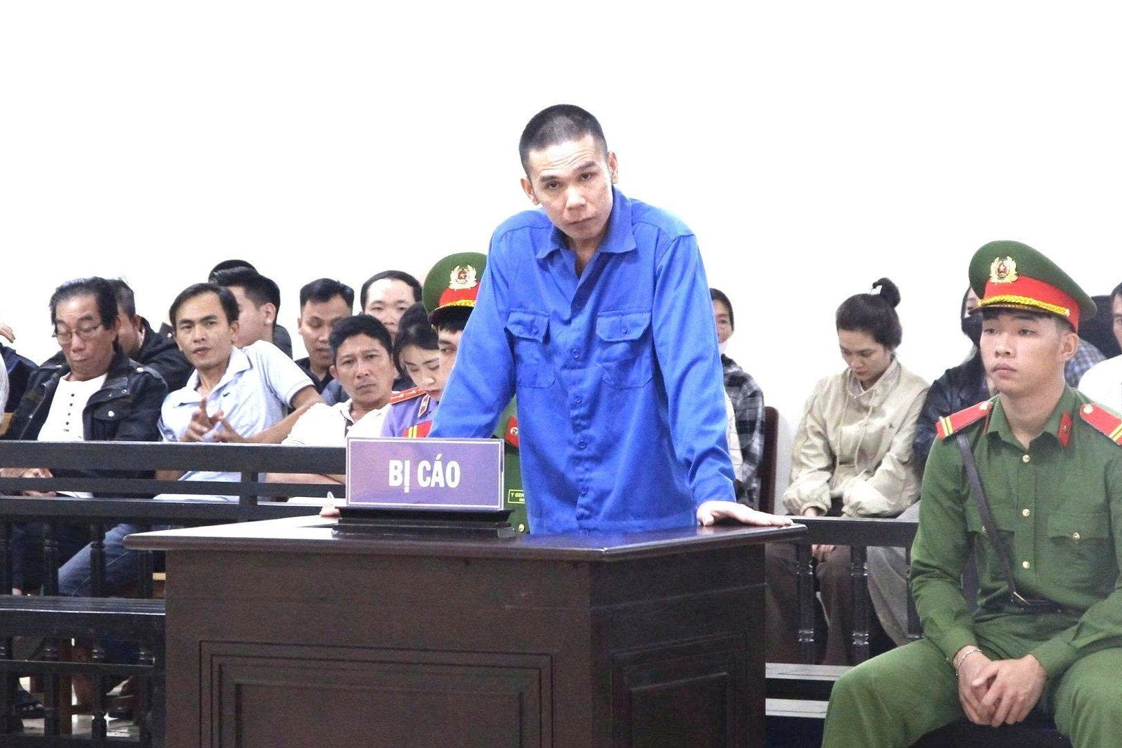 Tuyên án tử hình kẻ dùng búa đinh và dao bầu sát hại 3 người nhà vợ