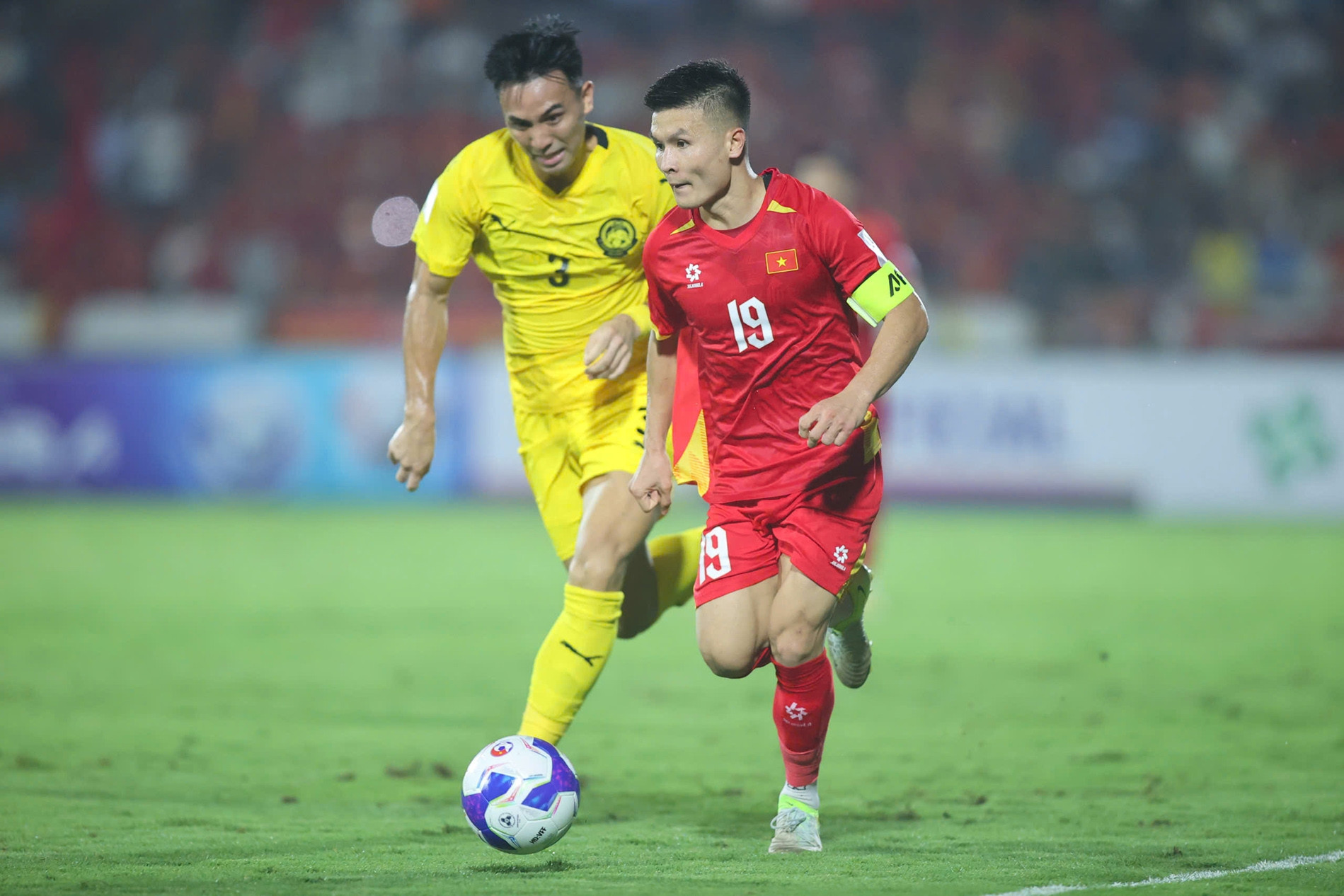 Tuyển Việt Nam: AFC báo tin vui, HLV Kim Sang Sik lại… mệt