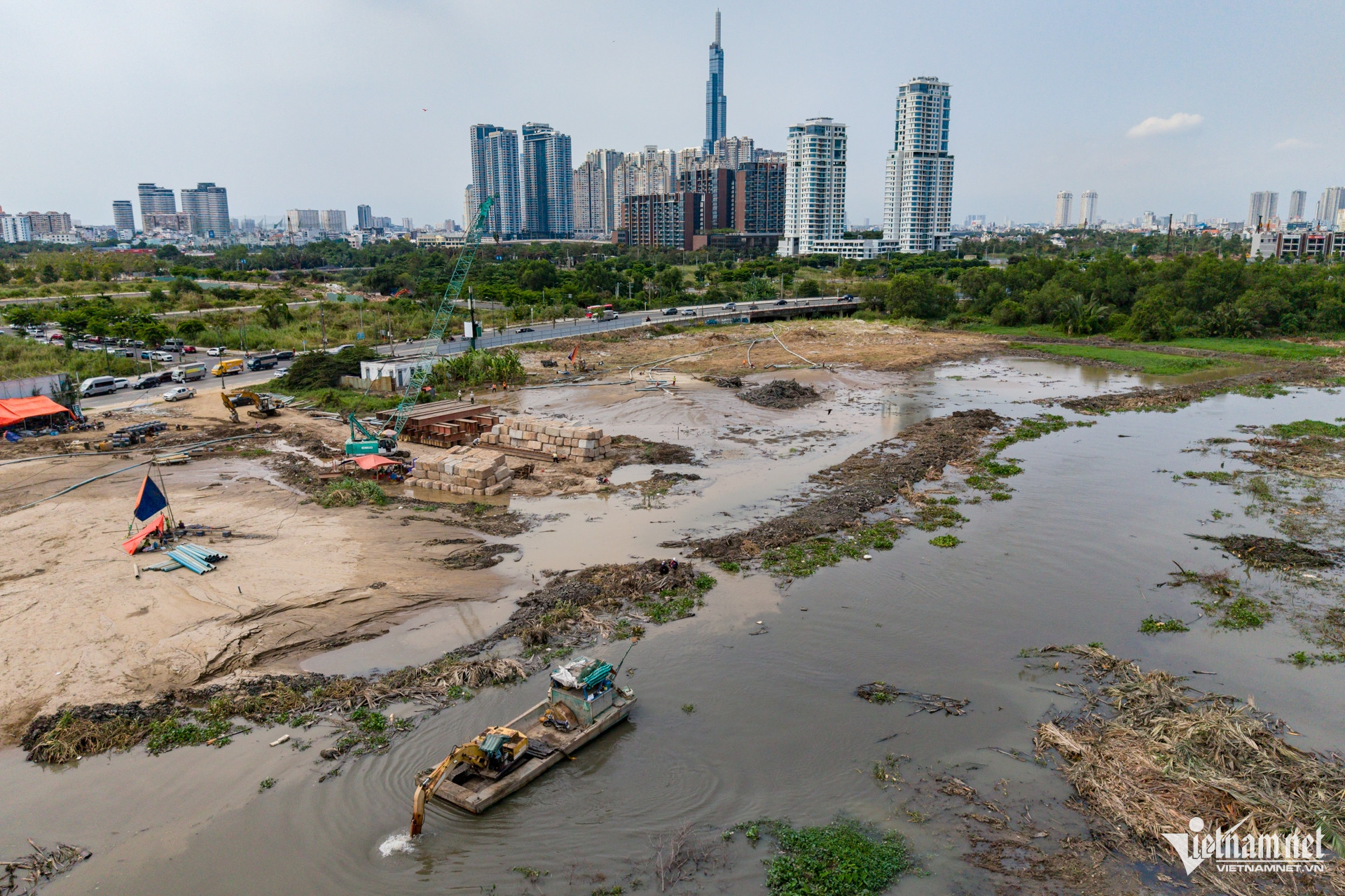 W-thủ thiêm TPHCM   Nguyễn Huế 14.jpg