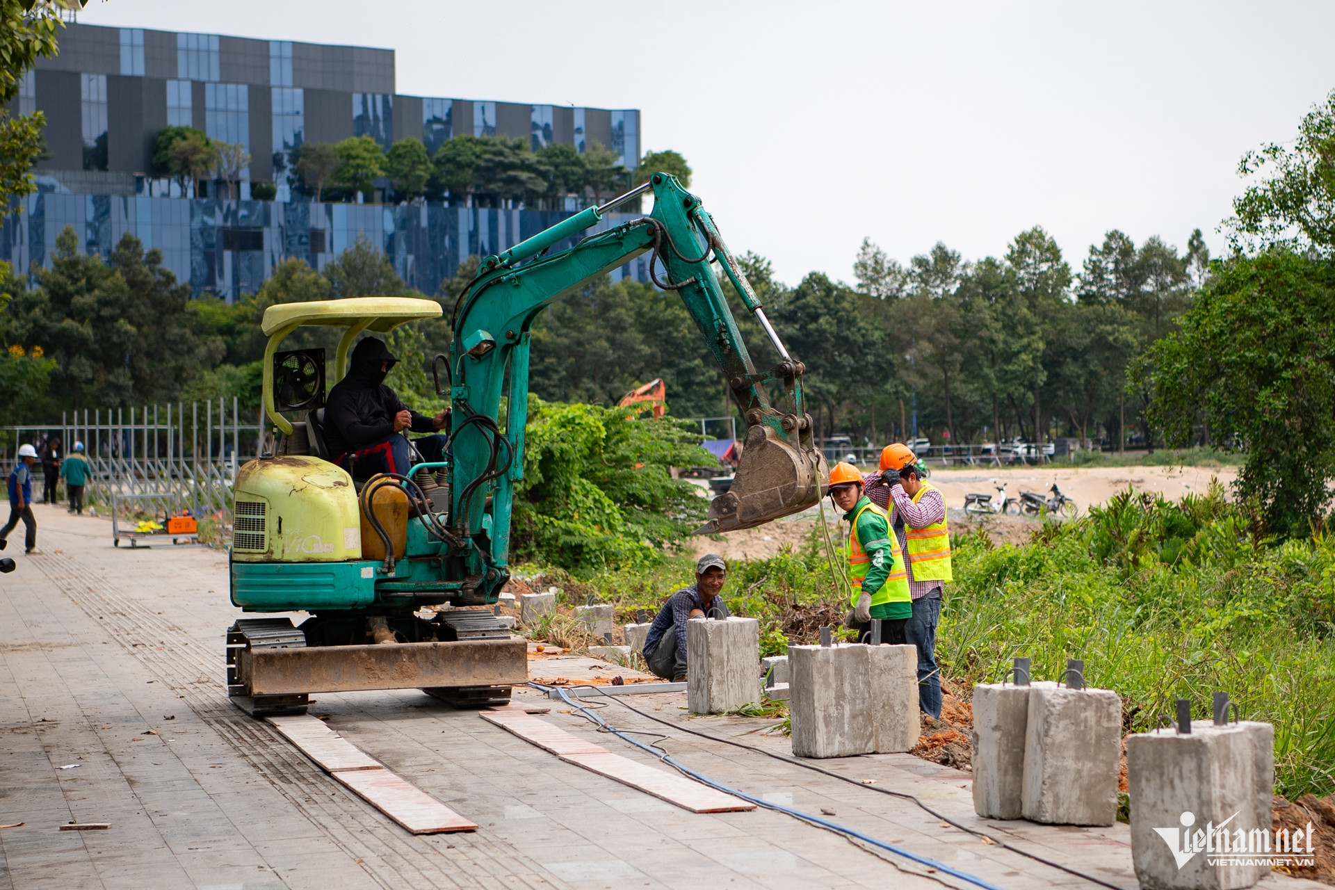 W-thủ thiêm TPHCM Nguyễn Huế 5.jpg