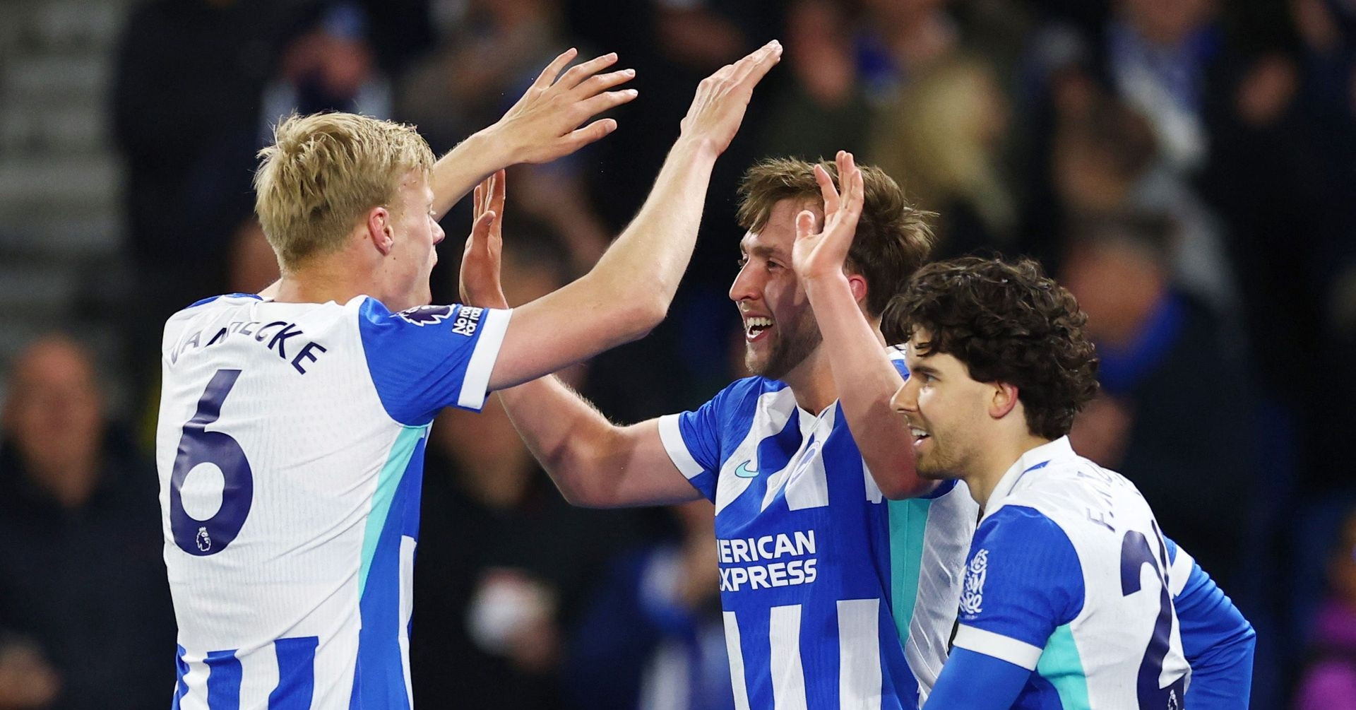 Bảng xếp hạng Ngoại hạng Anh: Arsenal dẫn đầu, Chelsea thảm bại liên tiếp