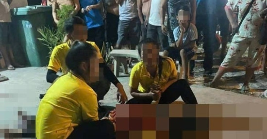 Đâm chết đồng nghiệp vì mở nhạc lớn trên xe buýt