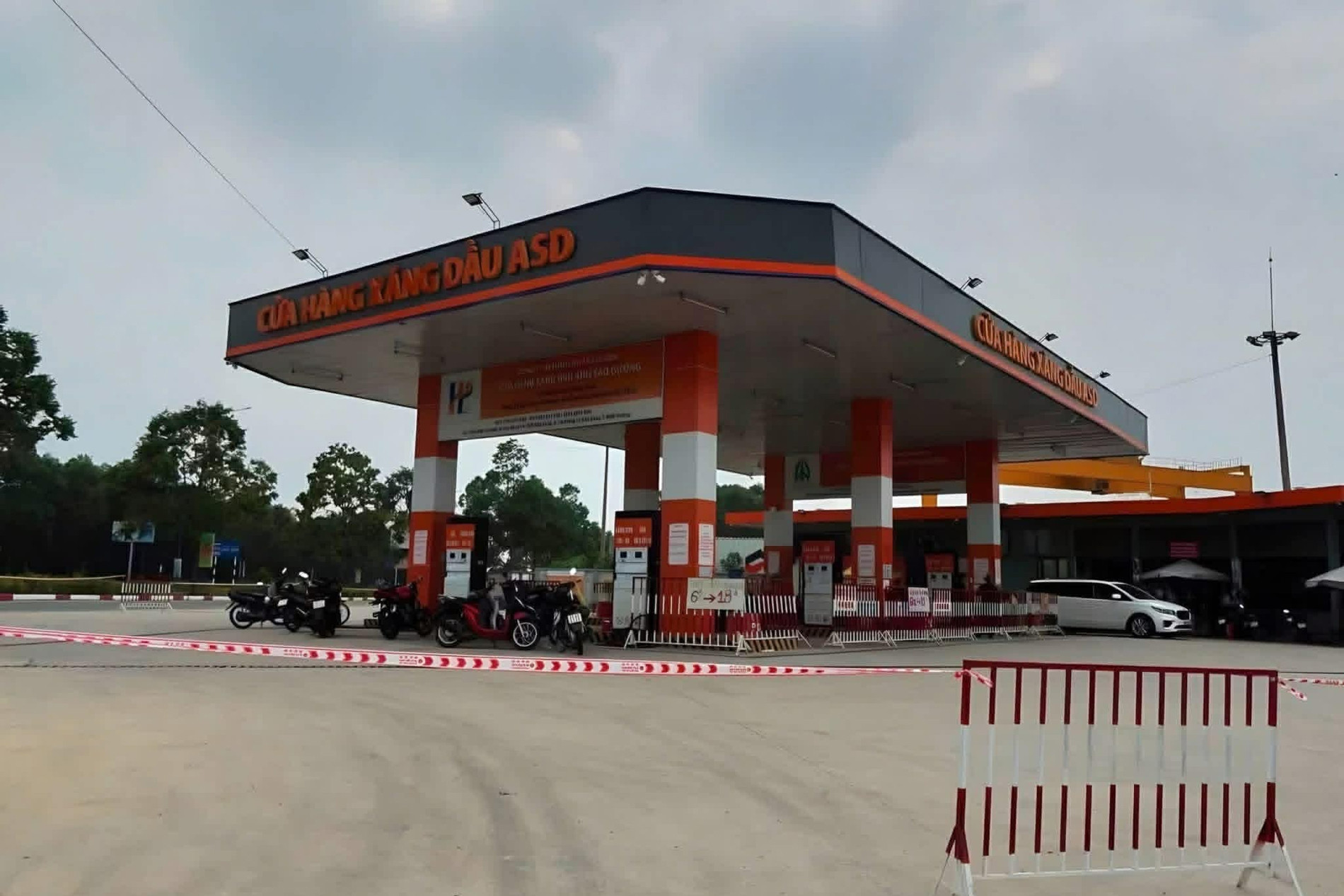 Bé gái 2 tuổi bị ô tô cán tử vong tại cây xăng