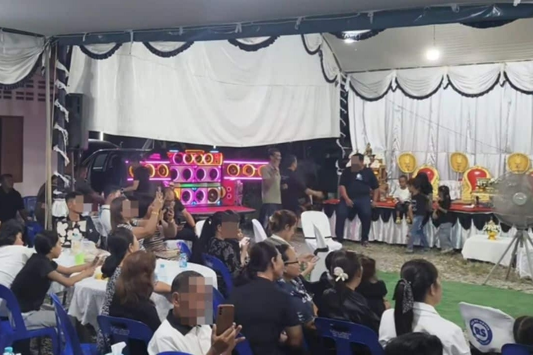  Đám tang thuê vũ công nhảy múa theo di nguyện người quá cố gây tranh cãi 