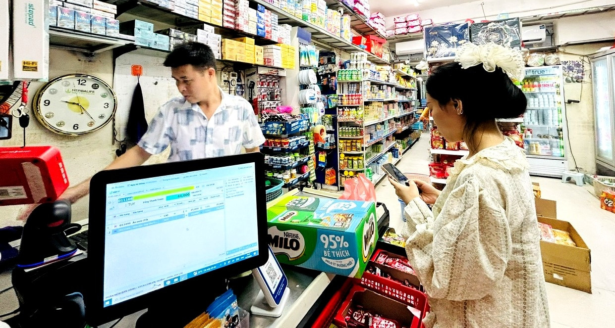 Đề xuất nâng ngưỡng miễn thuế hộ kinh doanh tới 2 tỷ: Giảm áp lực, tăng công bằng?