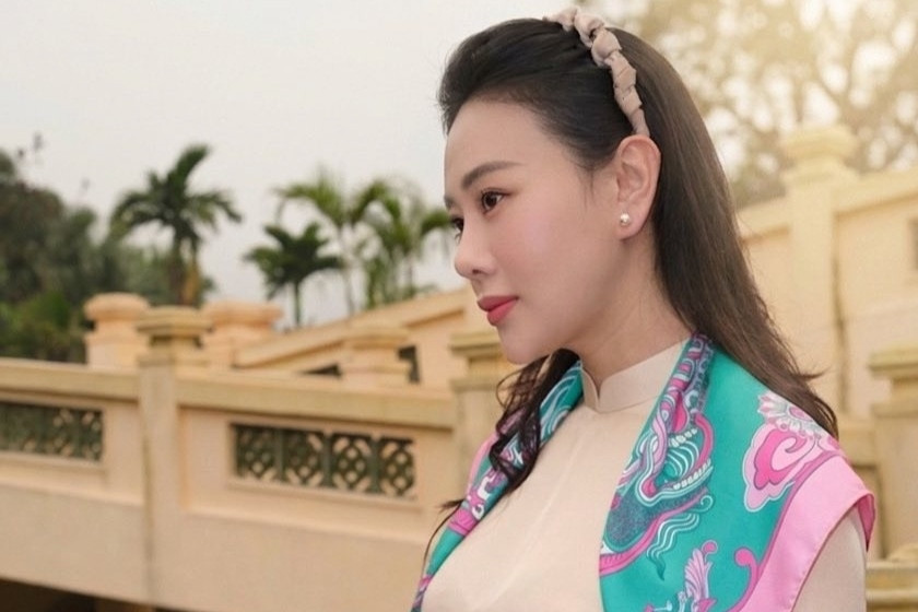  Diễn viên Phương Oanh đẹp buồn sau biến cố, Huyền Lizzie mặc gợi cảm đi xin dâu 