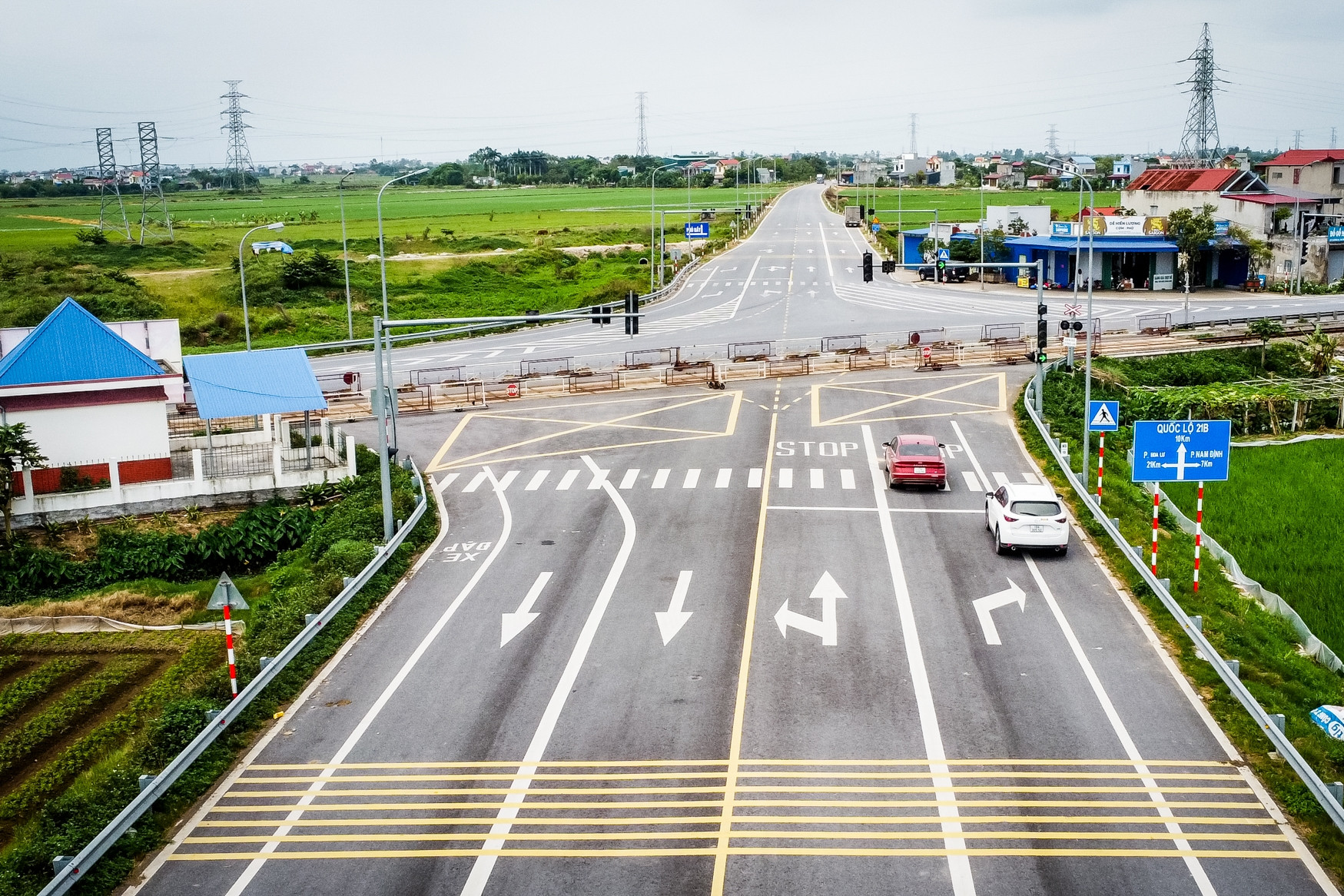 Đường hơn 500 tỷ ở Ninh Bình xây xong, dân vẫn phải đi vòng