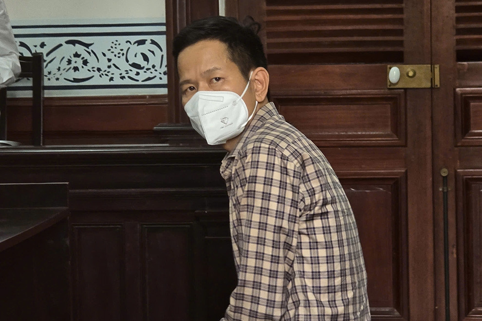 Duyệt hồ sơ vay, cựu giám đốc chi nhánh ngân hàng ở TPHCM làm lộ bí mật điều tra