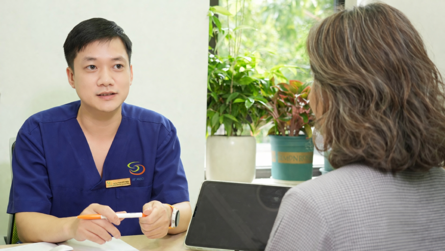 Mòn mỏi chờ khám ở nước ngoài, nữ Việt kiều về nước vì bệnh 'khó nói'