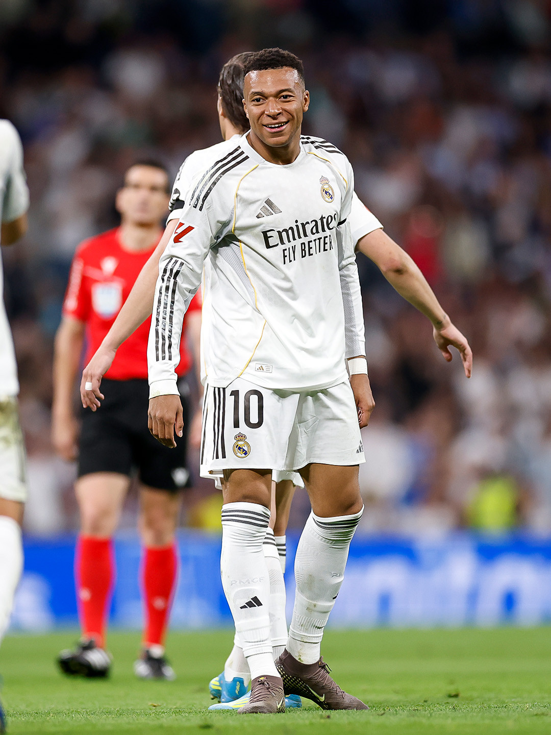 https://static-images.vnncdn.net/vps_images_publish/000001/000003/2026/4/22/mbappe-real-madrid-1-121.jpg
