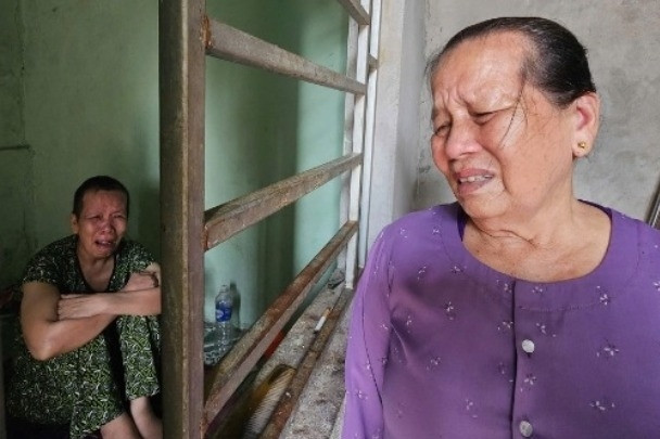 Mẹ 75 tuổi gồng mình nuôi con tâm thần, hai cháu thơ dại trong căn nhà cũ