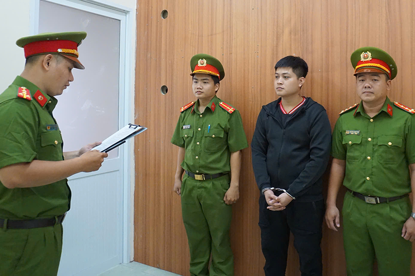 Bắt đối tượng cho vay lãi suất 365%/năm ở TPHCM