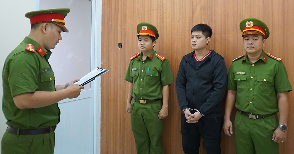 Bắt đối tượng cho vay lãi suất 365%/năm ở TPHCM