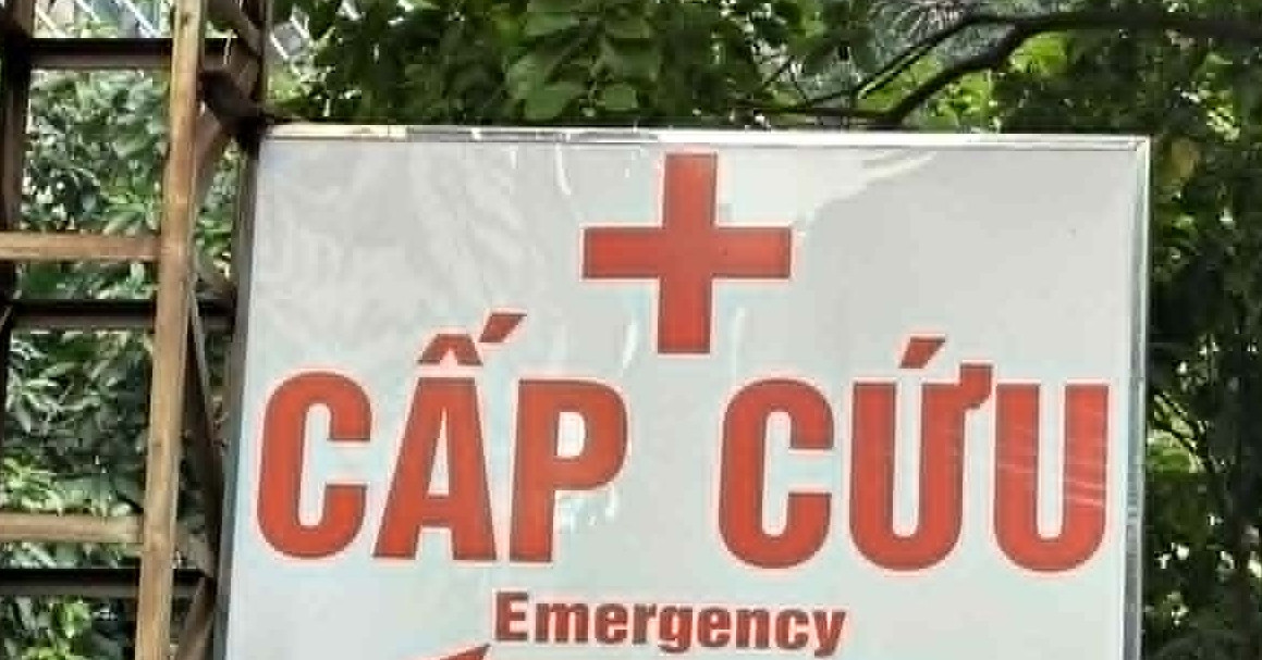 Người phụ nữ bán thịt nhập viện rạng sáng, tay mắc kẹt trong máy xay