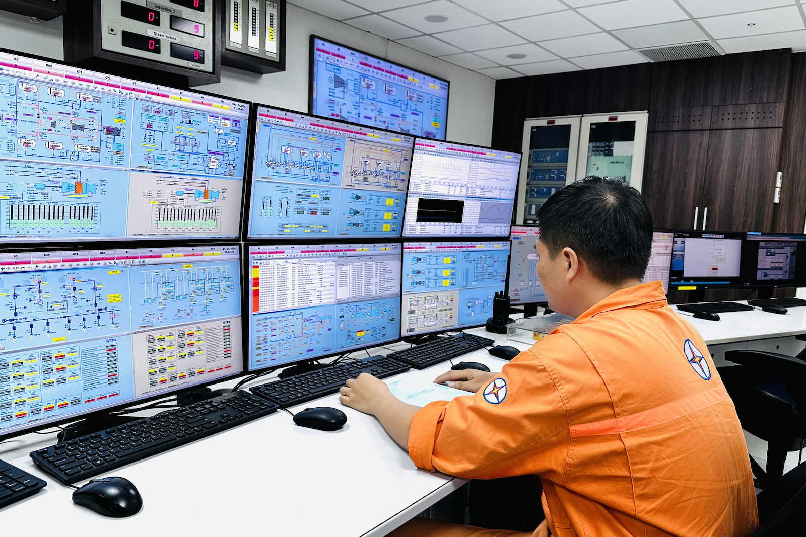 Nhu cầu điện lập kỷ lục, các nhà máy căng mình đảm bảo cung ứng