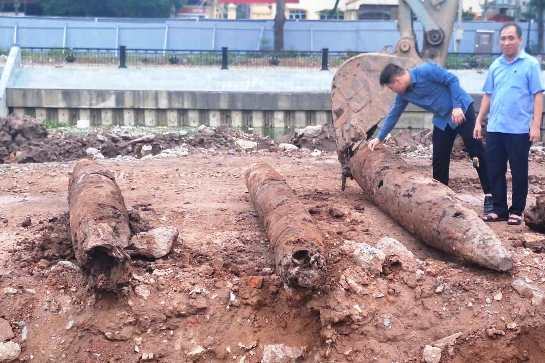 Phát hiện 3 cọc gỗ cổ nghi của trận địa phòng thủ thời Trần trên sông Ninh Bình